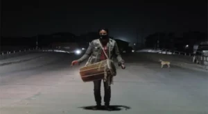 Mohammad Shaqoor keeps alive Sahar Khan tradition in Srinagar