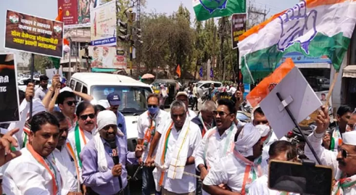 Congress activists demonstrate against fuel & gas cylinder price hike in Aurangabad