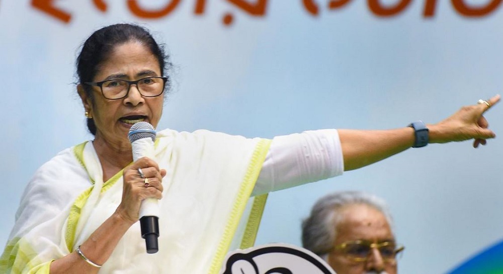 Congress’ overture as Mamata Banerjee decides to fight Lok Sabha polls ‘alone’